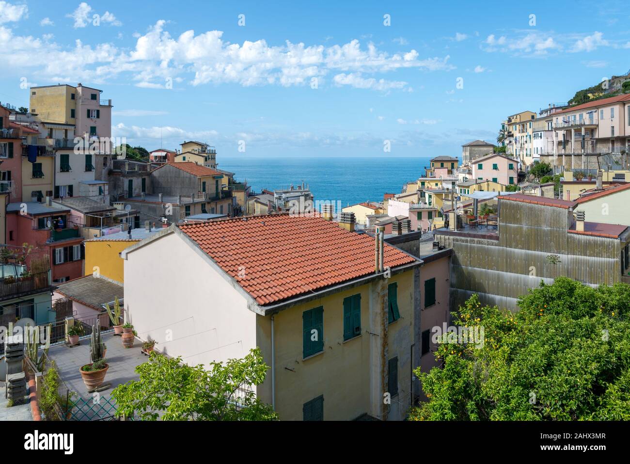Case a torre di Riomaggiore italiano nella zona costiera di Cinque Terre Foto Stock