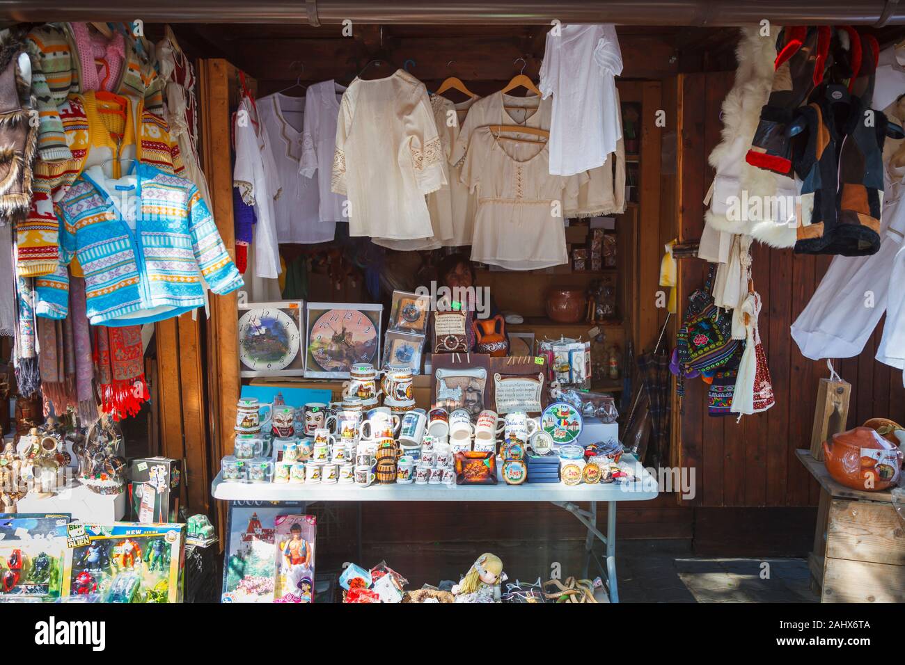 Dracula e Vlad l'Impalatore negozio di souvenir in vendita presso il castello della Bran, la famosa casa del leggendario vampiro Conte Dracula, crusca, Transilvania, Romania Foto Stock