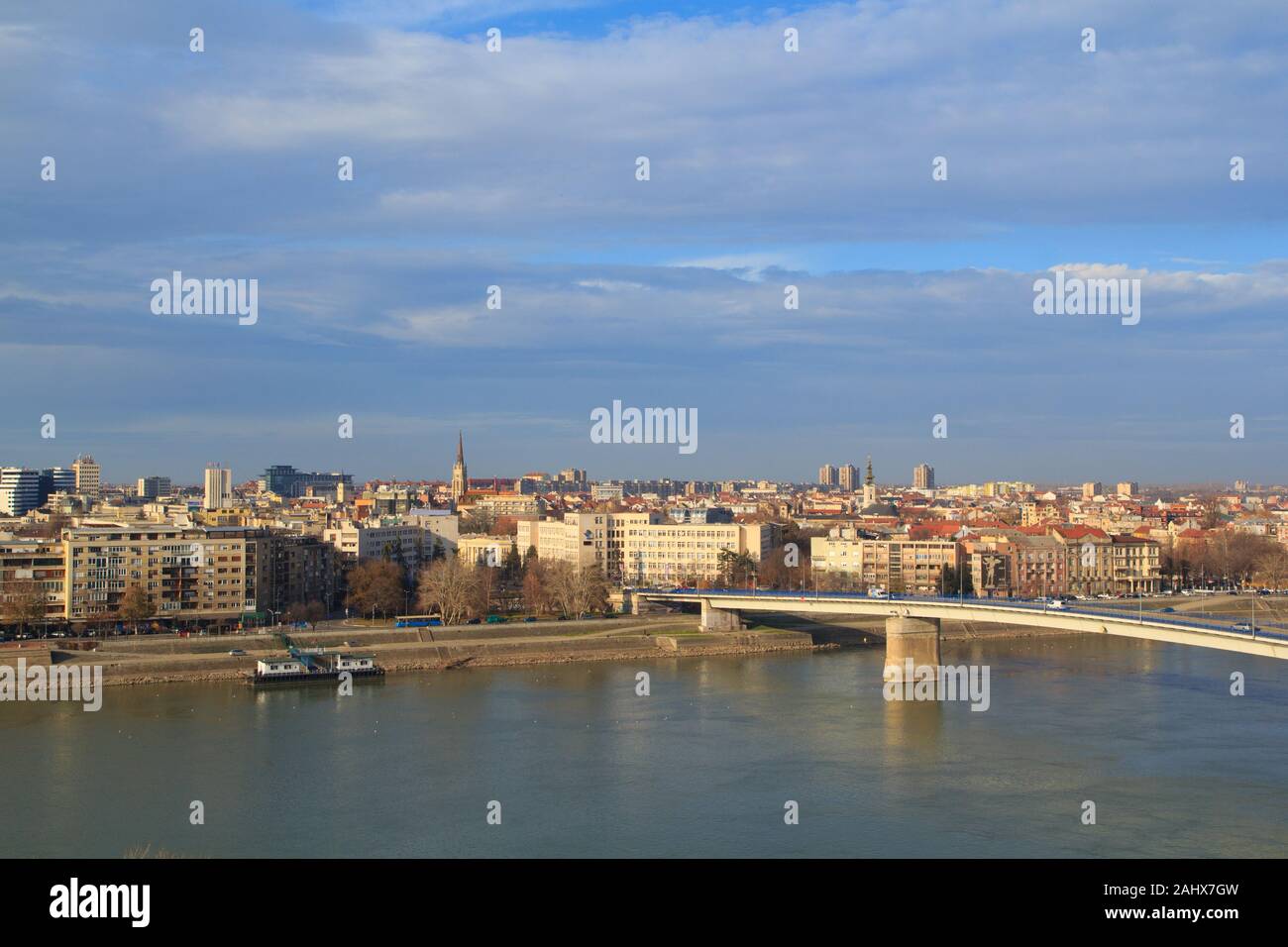 Vista panoramica di Novi Sad dal Petrovaradin fort Foto Stock