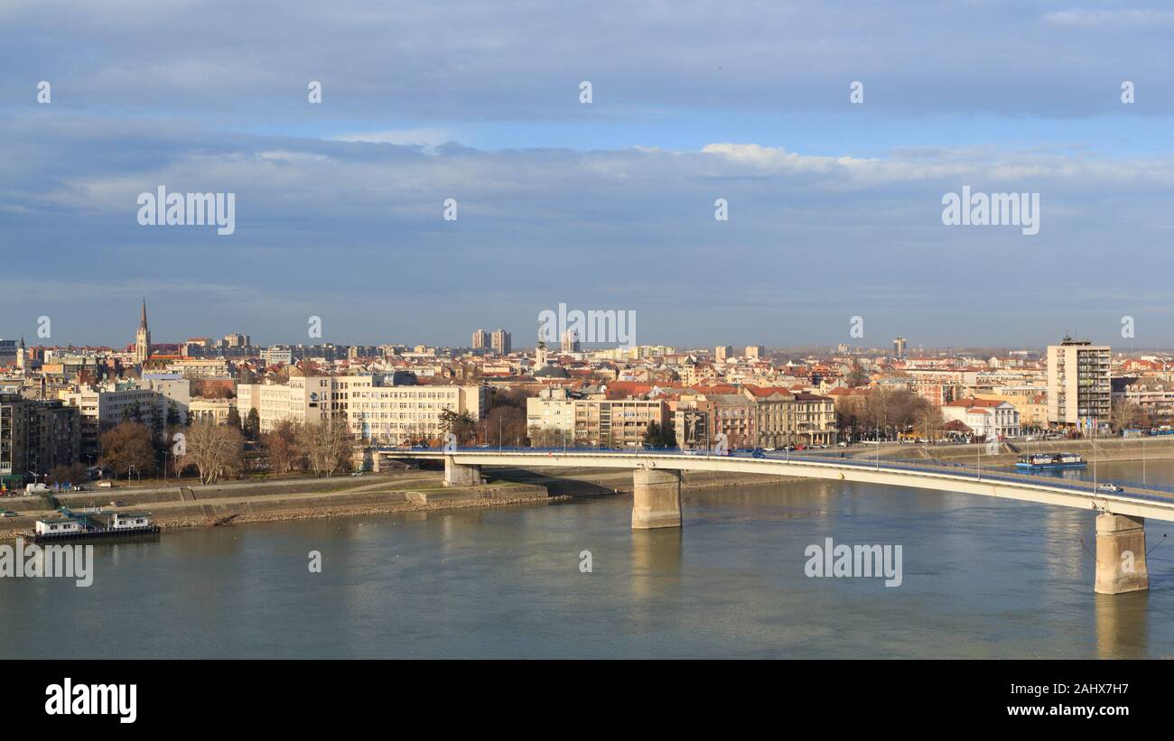 Vista panoramica di Novi Sad dal Petrovaradin fort Foto Stock
