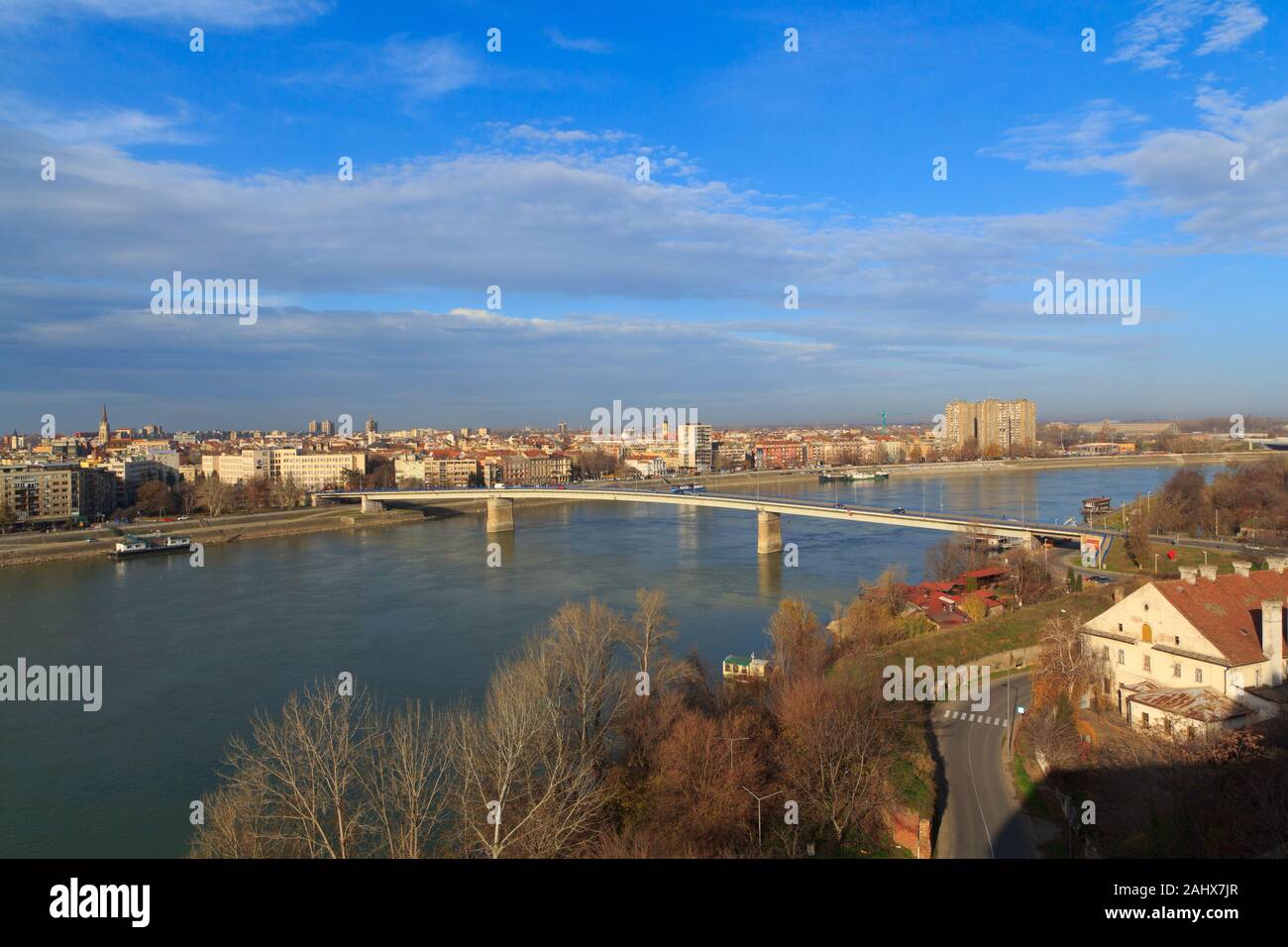 Vista panoramica di Novi Sad dal Petrovaradin fort Foto Stock