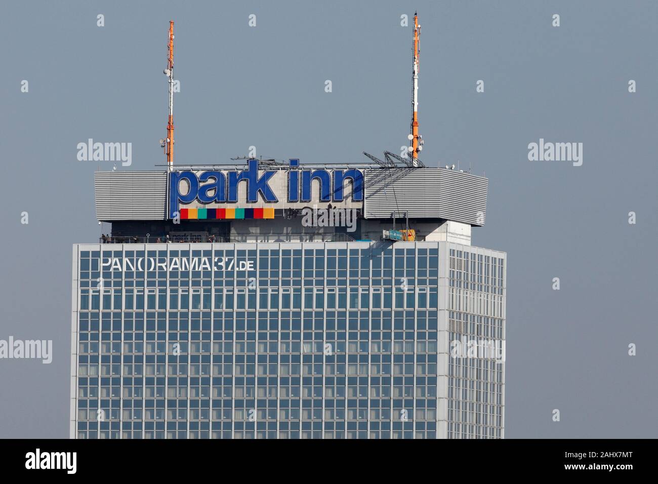 La terrazza panoramica del Park Inn by Radisson Berlin Alexanderplatz di Berlino a Berlino, Germania Foto Stock