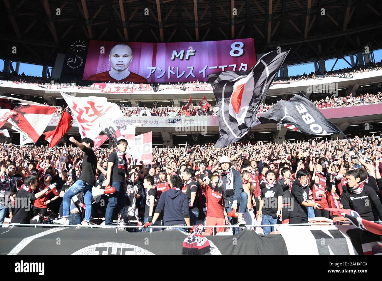 Tokyo, Giappone. 1a gen, 2020. Un grande schermo che visualizza a New Japan National Stadium mostra Andres Iniesta durante un giocatori introduzione, mentre i fans il tifo per i loro team. Vissel Kobe football team anteprime in Giappone National Stadium, diventando la prima mai Vissel Kobe il team a vincere un imperatore del Cup Giappone Football Association campionato. Il gioco si è svolta presso lo stadio che servirà come il luogo principale della Tokyo Olimpiadi 2020 nella città di Shinjuku, Tokyo, Giappone. Foto scattata mercoledì 1 gennaio, 2020. Foto di: Ramiro Agustin Vargas Tabares (credito Immagine: © Ramiro Agustin Vargas Ta Foto Stock