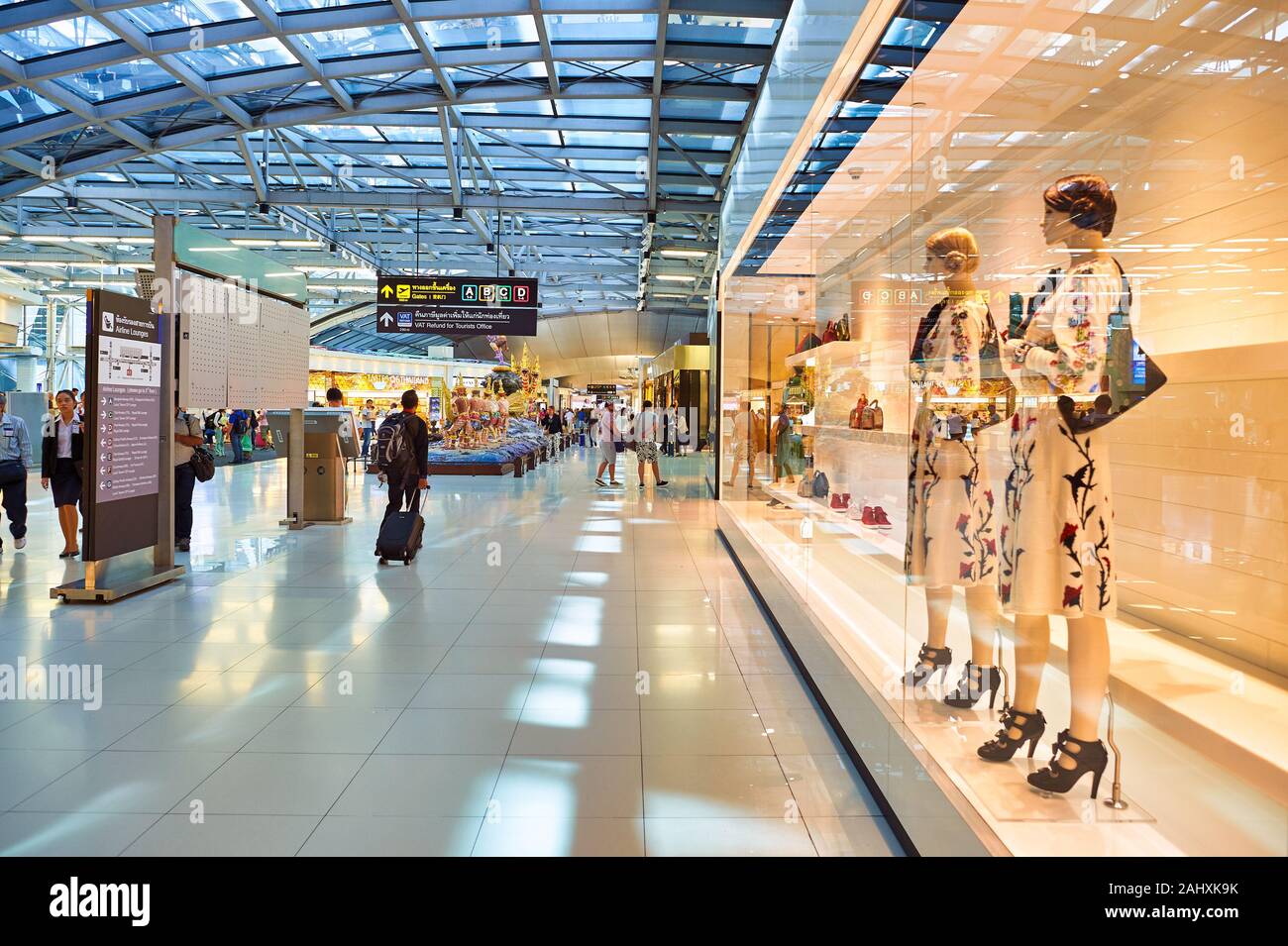 BANGKOK, Thailandia - circa giugno, 2015: interni colpo di Suvarnabhumi Airport. Foto Stock