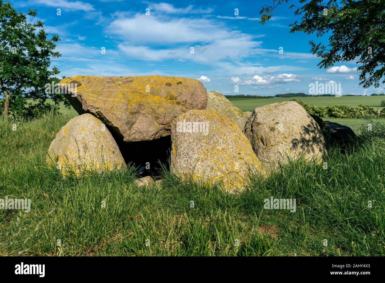 Tombe megalitiche Mechelsdorf 2 vicino a Rerik e Bastorf a costa del Mar Baltico in Germania. Foto Stock