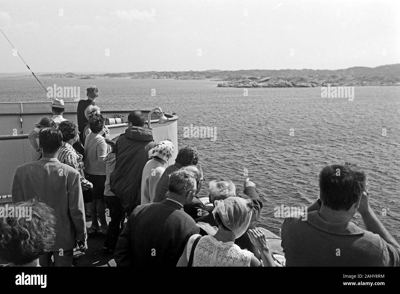 Touristen sichten Schäreninsel bei Göteborg, Schweden, 1969. Vista turisti arcipelago vicino a Gothenburg, Svezia, 1969. Foto Stock