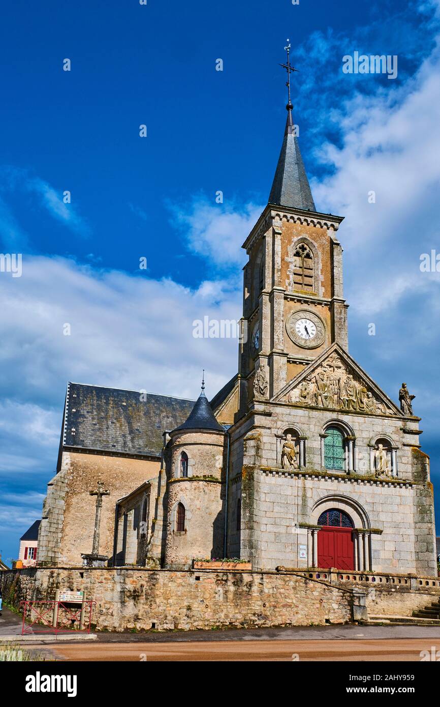 Francia, Yonne (89), il parco del Morvan, Quarré-les-Tombes, la chiesa Foto Stock