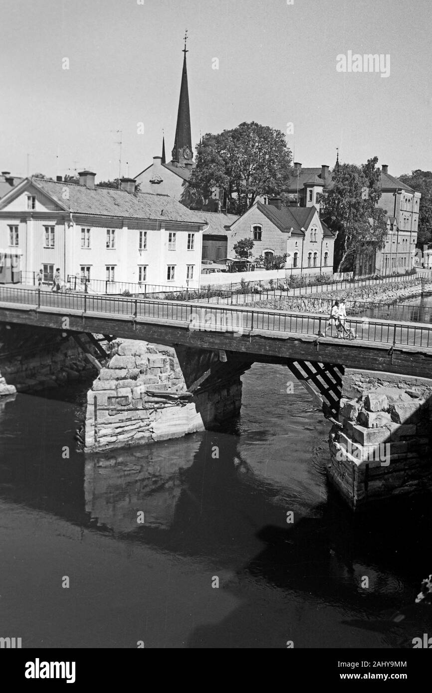 Besuch in Arboga, alte Flussbrücke, 1969. Visita a Arboga, Ponte Vecchio, 1969. Foto Stock