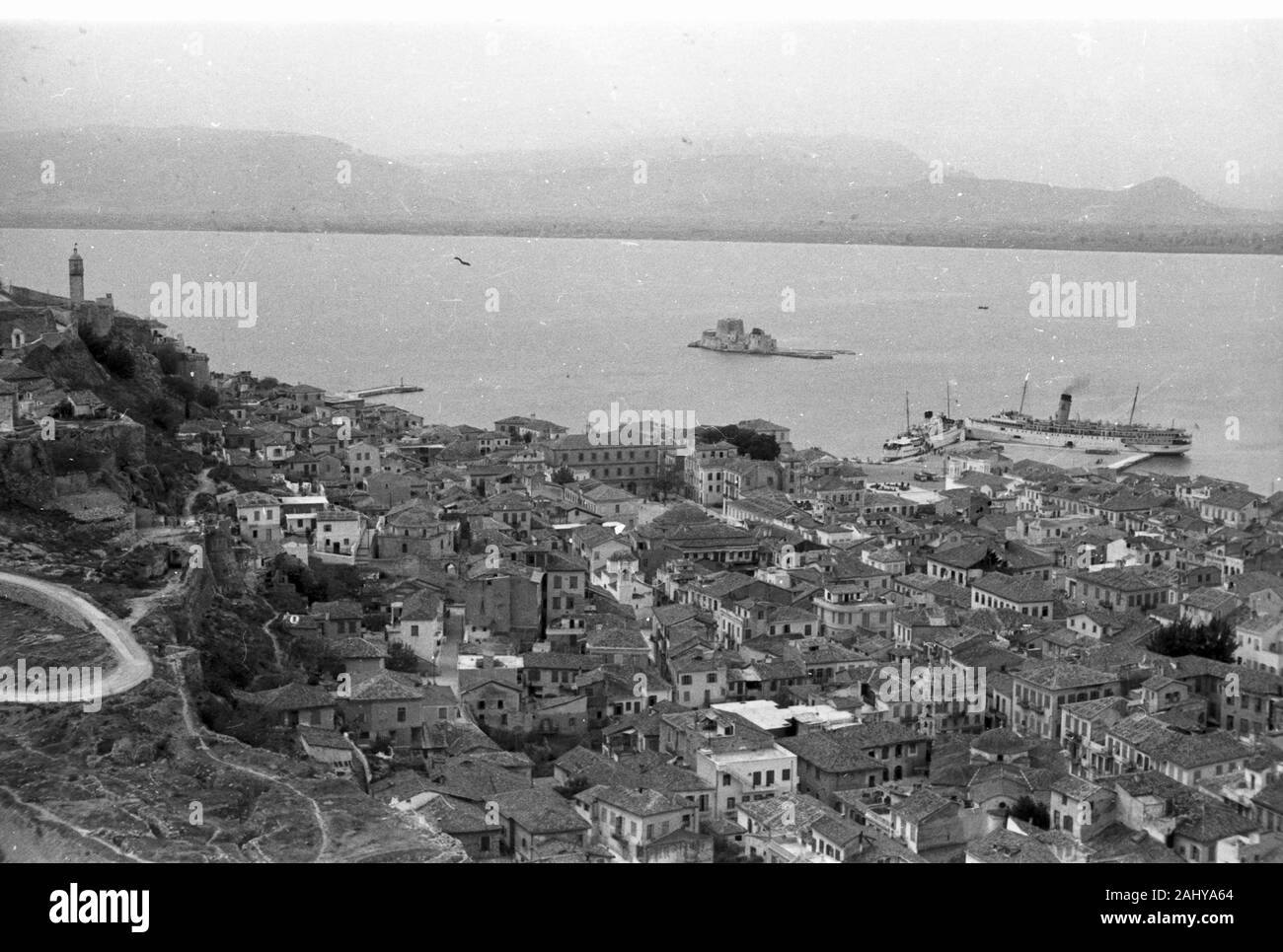 Blick auf die Stadt Nauplia oder Nafplion, Griechenland Peloponnes 1950er Jahre. Vista della città Nauplia o Nafplion, Grecia Peloponneso 1950s. Foto Stock