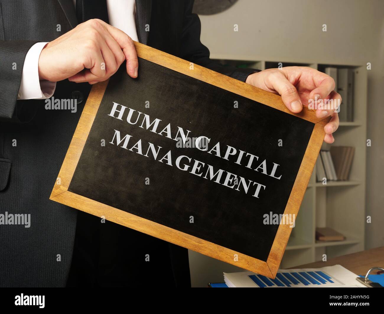 La gestione del capitale umano HCM scritti sulla lavagna. Foto Stock