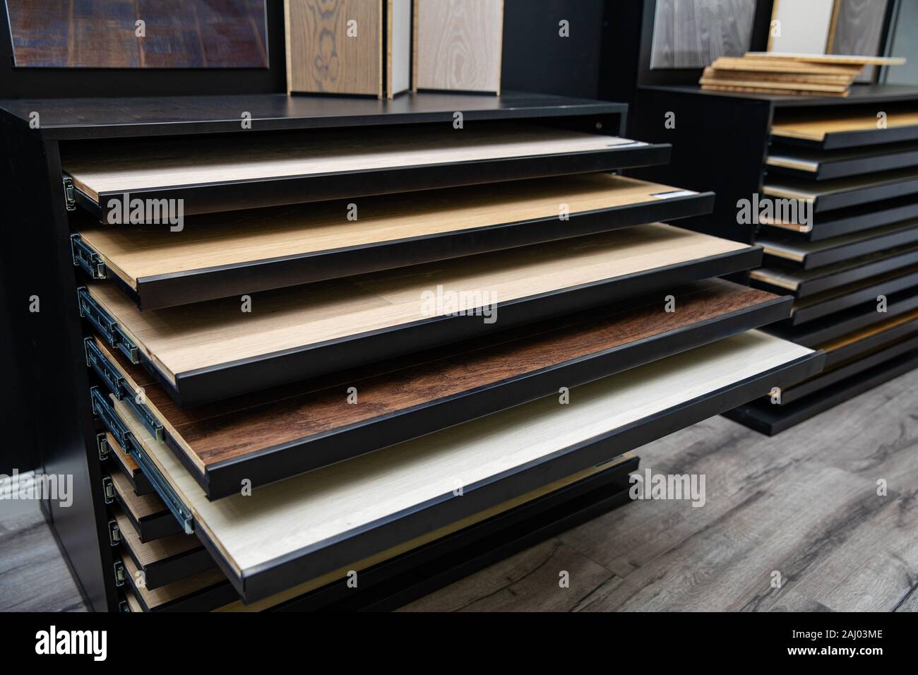Mobilio e materiale di pavimentazione dei campioni a interior design shop Foto Stock