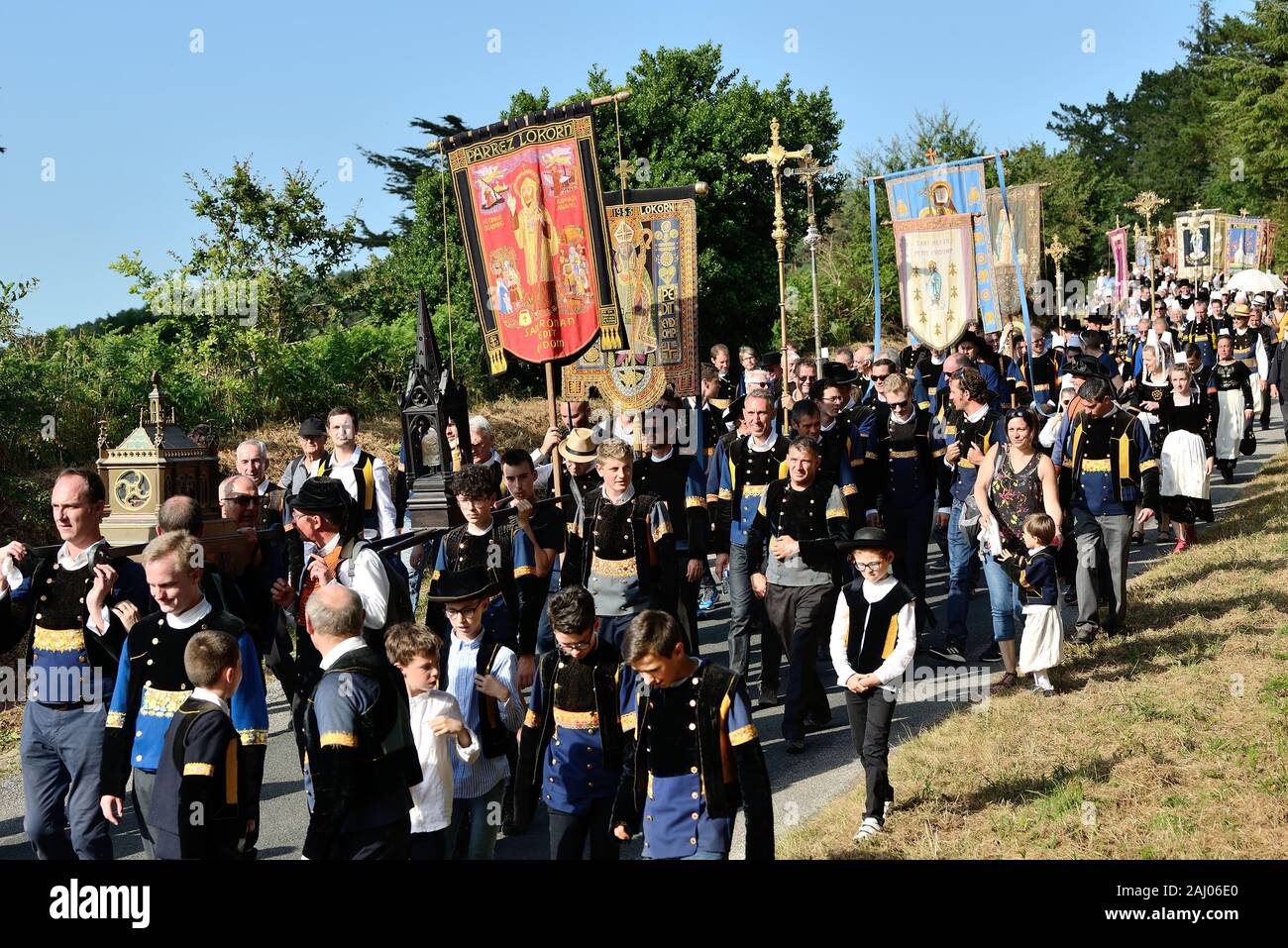 Locronan (Bretagna, a nord-ovest della Francia): il 'Grande Tromenie" Breton perdono, la processione che si svolge ogni 6 anni su dodici chilometri di percorso. Il Foto Stock