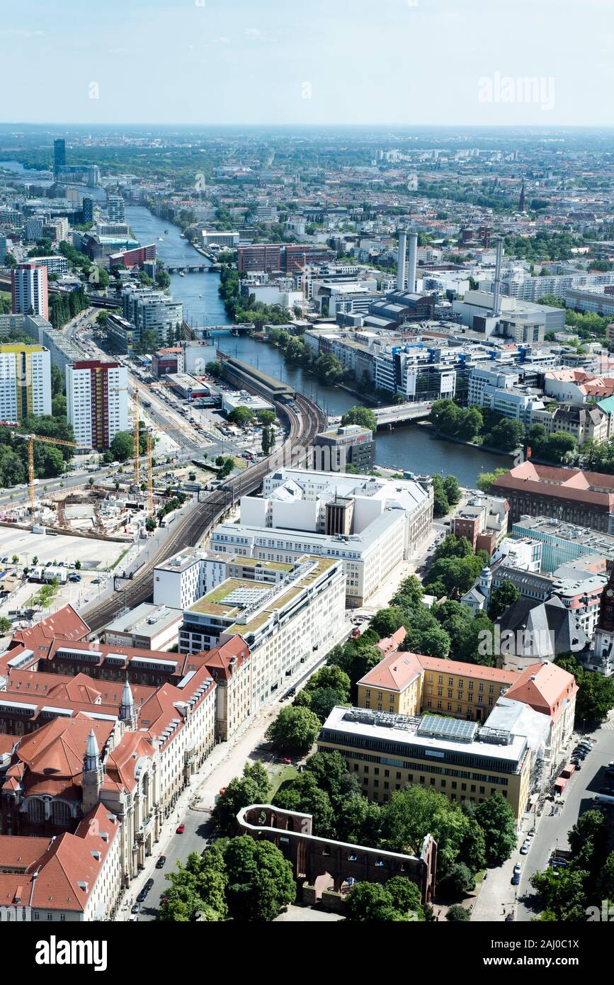 Berlino, Germania - 24 Maggio 2018: vista aerea del quartiere Mitte di Berlino, Germania, evidenziando il Landgericht Berlin edificio e i resti del Foto Stock