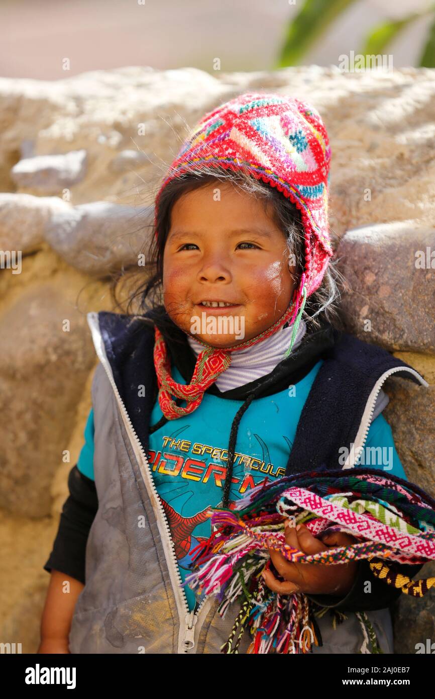 Bambina in Perù, regione delle Ande Foto Stock