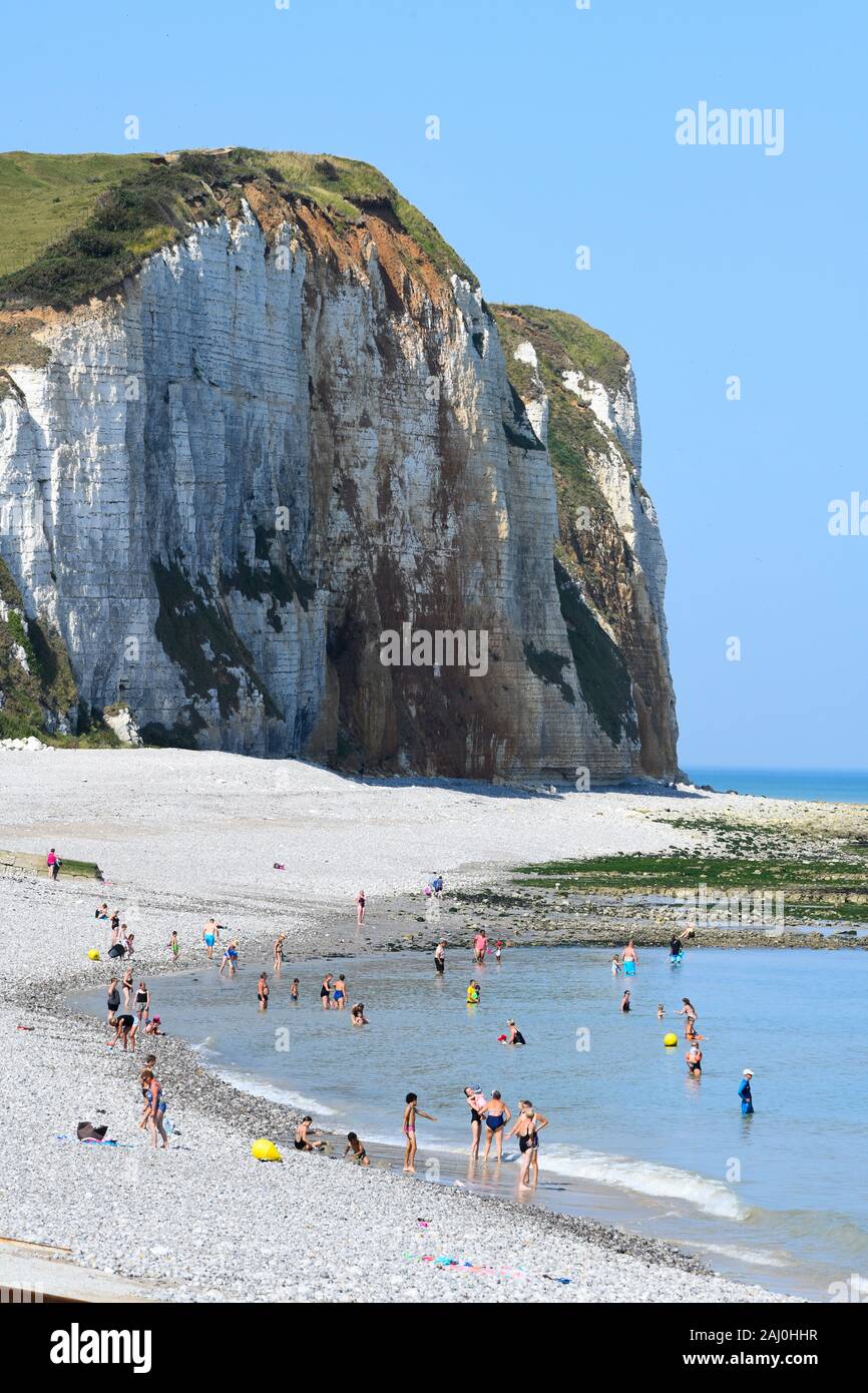 Veulettes sur Mer (Normandia, Francia settentrionale), è un piccolo villaggio turistico lungo il "cote d'Albatre" area costiera. La spiaggia Foto Stock