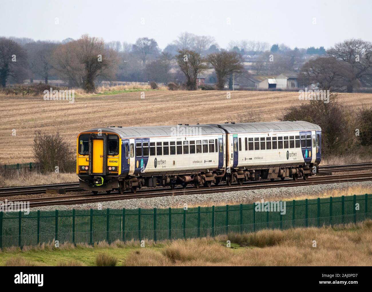 Un treno del Nord vicino a Colton giunzione in North Yorkshire, il giorno che il Segretario dei trasporti Grant Shapps segnalato vuole rimuovere il franchising da nord, avviso egli è "semplicemente non preparato" per il servizio di portare su come è. Foto Stock