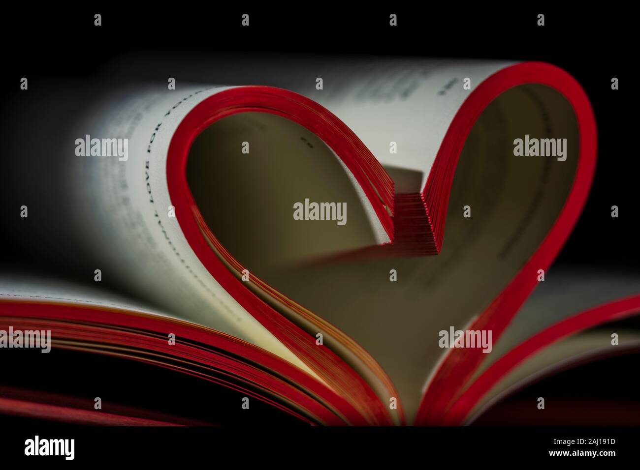 Libro cuore sfondo, il giorno di San Valentino di un modello o di coperchio con copia spazio per il testo Foto Stock