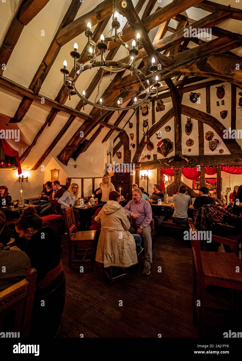 Interno della public house, la Casa del tremore della pazzia, Stonegate, York, Regno Unito. Foto Stock