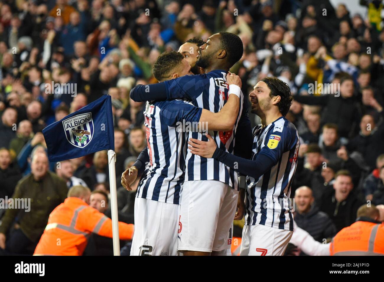 Il 1 gennaio 2020, i biancospini, West Bromwich, Inghilterra; Sky scommessa campionato, West Bromwich Albion v Leeds United : Semi Ajayi (6) del West Bromwich Albion celebra il suo obiettivo Credito: Simon Whitehead/news immagini Foto Stock