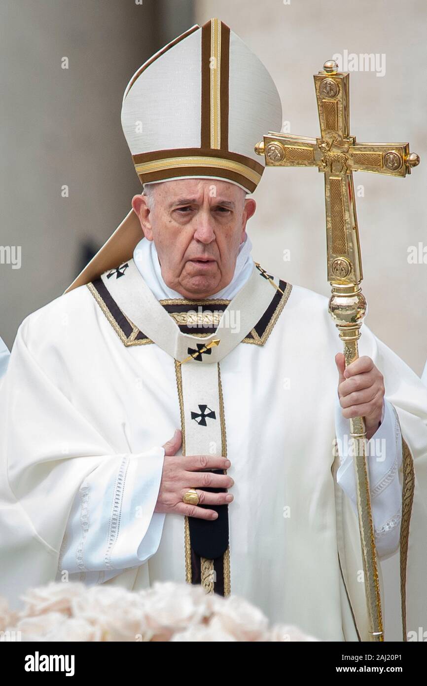 Papa Francesco presiede la Pasqua Santa Messa in Piazza San Pietro in Vaticano, Roma, Lazio, l'Italia, Europa Foto Stock