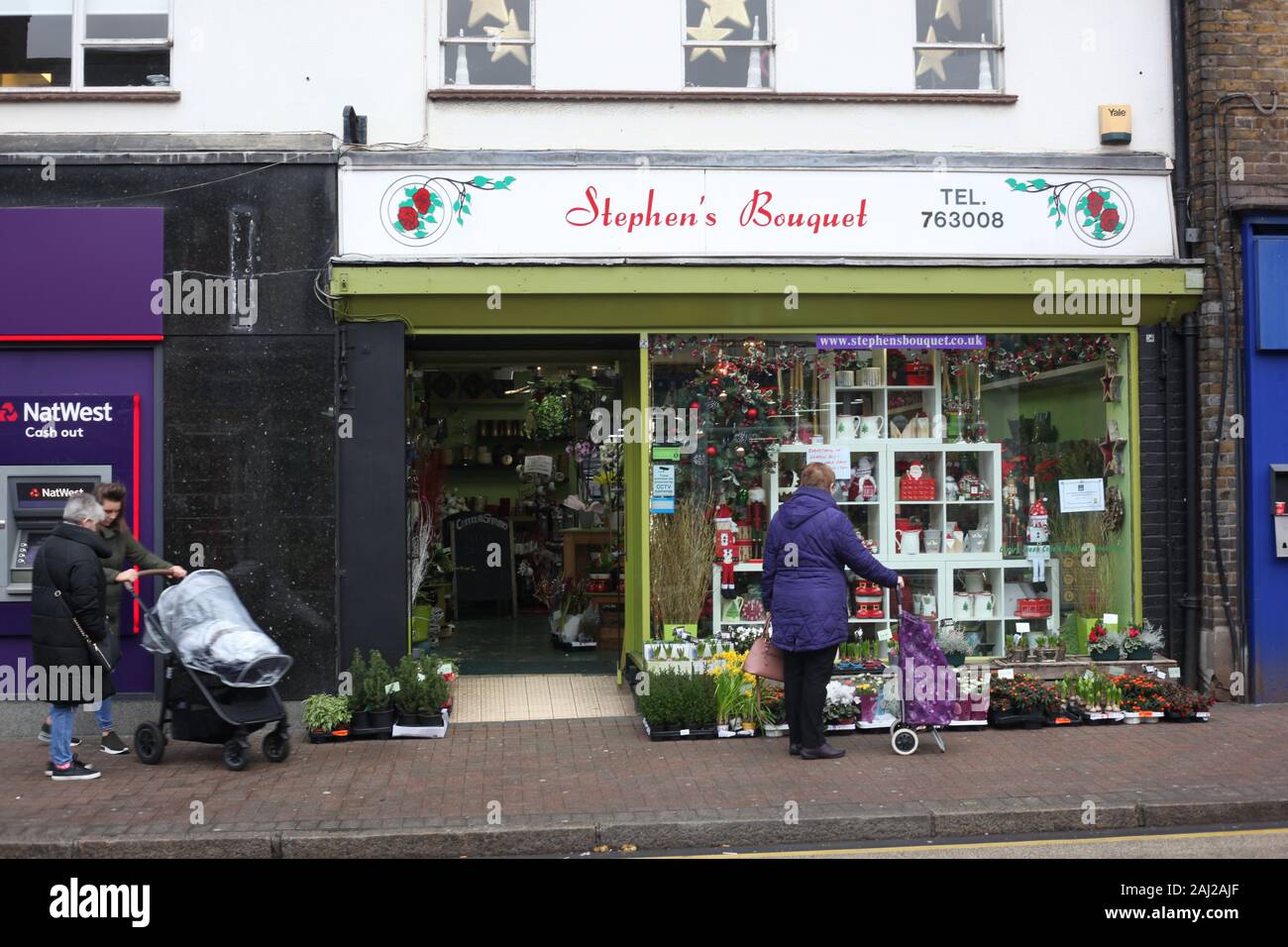 Street View di Stephen's bouquet di fiori in Wickford high street Essex. Foto Stock