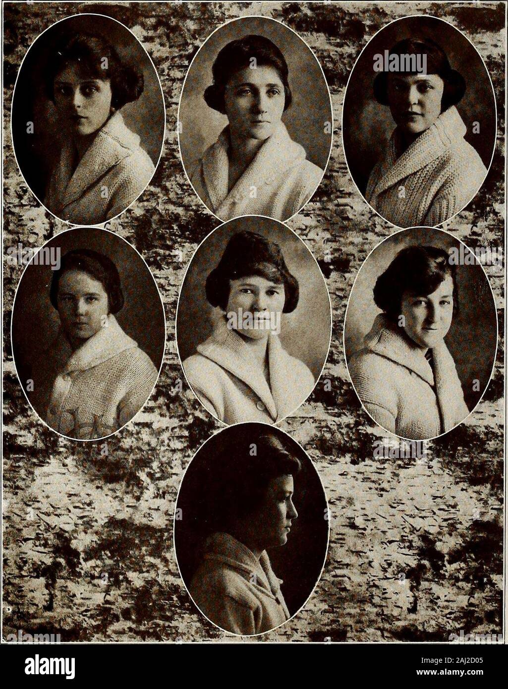 Echo . Irene Ormond Hookerton Helen Reynolds alto punto Elizabeth Robbins Winston-Salem Foster Shaw Weldon Odelle Peacock alto punto Kathleen Rhem Dover Irene Robinson Elon CollegeRuth Smithwick La Grange Pauline sbucciatore Salisbury Annie Mae Robbins Winston-Salem Virginia Sharpe Statesville Treva Smitherman Winston-Salem. Fannie Sutton Kinston Beulah Williams Rowland Lelia Strauchan Selma Cara Wrenn Siler City WlNNTFRED SUNDEAN Minneapolis, Minn. Minnie Woodard Montagna Nera di Bessie Clarke Presidente Classe 1922 Conway, S. C. (82) mm Foto Stock