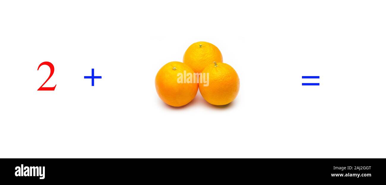 Problemi semplici di somme con le arance, problemi matematici per i bambini che studiano e vogliono imparare la matematica e calcolo; imparare ad aggiungere con frutta Foto Stock