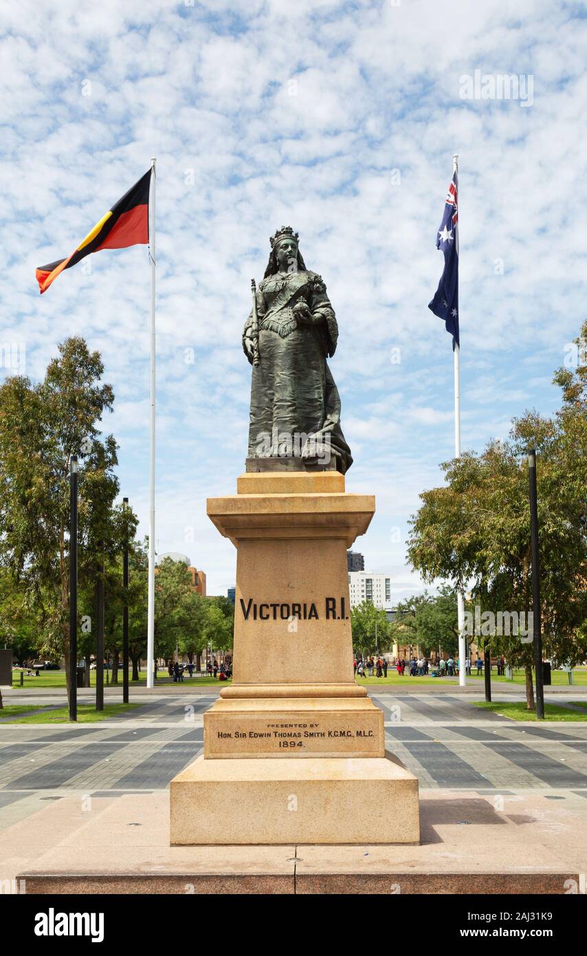 Victoria Square Adelaide; la statua della regina Victoria in Victoria Square Adelaide city centre, Adelaide Australia Foto Stock