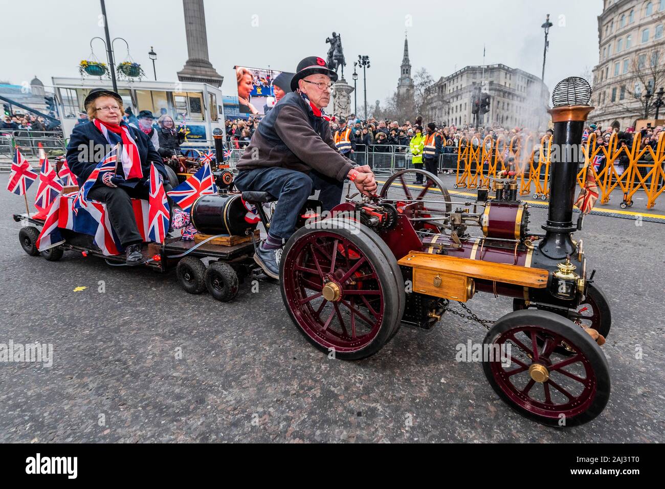 Vaporizzatori in miniatura per beneficenza - London Capodanno Parade segna l inizio del nuovo anno, 2020. Foto Stock