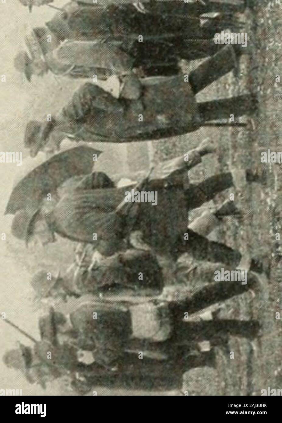 Parigi di al-giorno : un intimo conto del suo popolo, la sua vita di casa e i suoi luoghi di interesse . **L*. I ristoranti. 121 ogni giorno della settimana e hanno eightcourses ad ogni pasto, con uova a everycourse, ancora non hanno mai lo stesso piatto due volte.Noel e Peters, nel passage des Princes,sono andati in per piatti russo, e ri-cently importati cinque chef Russo di San Pietroburgo. Marguery ancora vive sulla sua sote ala Normandc, e mantiene tutte le province andsome di Parigi con esso ad un grado tale che hekeeps trenta-due cuochi e asciuga e polishesall i suoi piatti da elettricità. Paillards e il Foto Stock