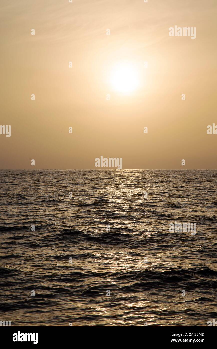 La sabbia dal deserto del Sahara spazza l'Oceano Atlantico in Portogallo Foto Stock