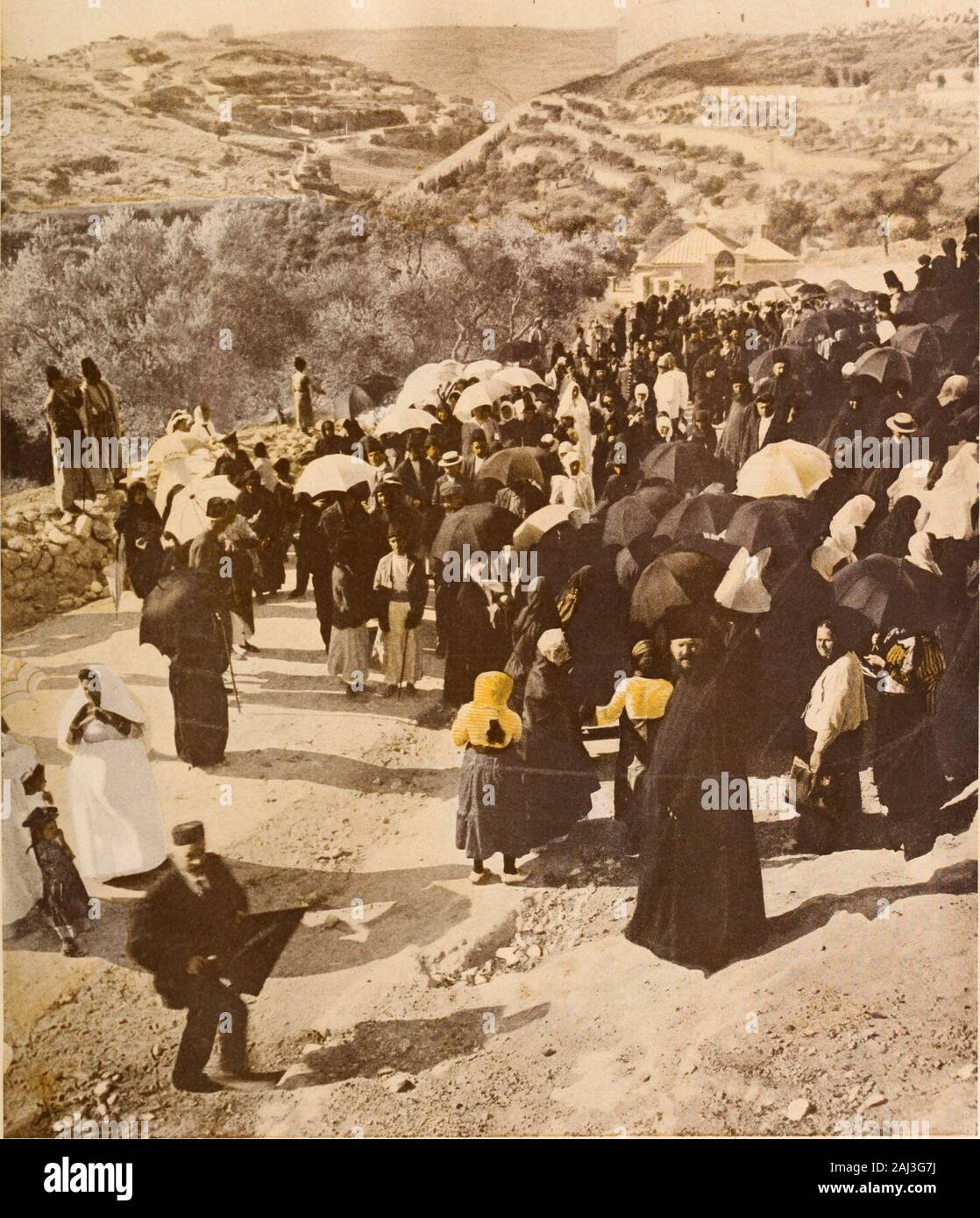 Christian herald . Una folla di vacanza nella valle di Giosafat A GERUSALEMME MS* © Inten"tlui" F.lm S.rrloechristianherald41unse Foto Stock