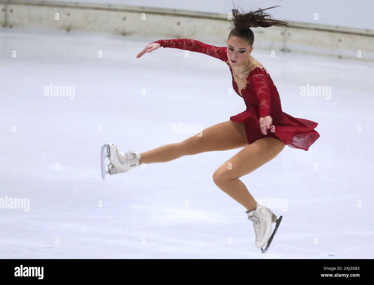 Oberstdorf, Germania. 02Jan, 2020. La figura pattinare, campionato tedesco, Master Class Ladies breve programma: Tina Helleken pattini sul ghiaccio. Credito: Karl-Josef Hildenbrand/dpa/Alamy Live News Foto Stock