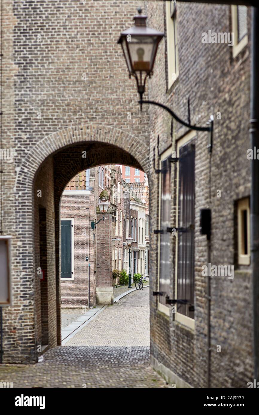 Tradizionali di Street view nella parte storica della città olandese di Dordrecht Foto Stock