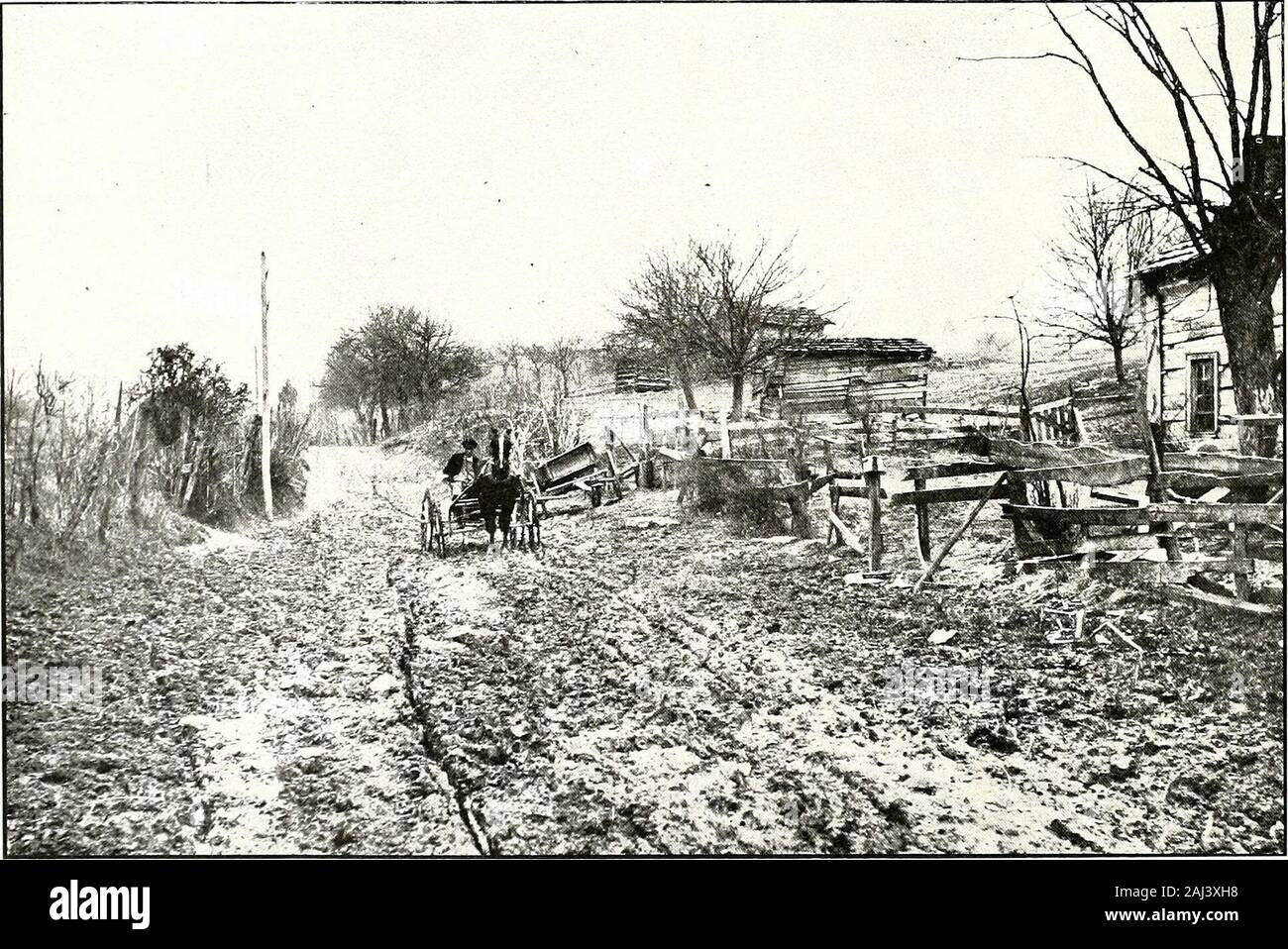 Southern strade in buono stato . per costruire tale higliway, in cluding il sollevamento del grado da 1 a 1 piedi a acost non maggiore di quella stimata per il limite di ^2500per ]ni!e. Sulla sezione due, come ho immaginato, yon hanno aproblem di classificazione, piuttosto che di drenaggio. Che è,il suolo sarà facilmente a smaltire la tua acqua, ma voi mustreduce i gradi di un gradiente di ragionevole e con amaterial fornire qualche metodo per compattare la strada.prima di prendere in considerazione è poi quello che deve essere il vostro maxi-mamma grado. Confesso che in questa classe di costruzione ho proceedbackwards, come un granchio, piuttosto che tentare di Foto Stock