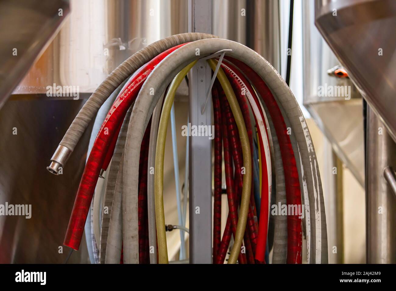 Un sacco di cibo e bevanda industriale flessibile in gomma del tubo flessibile rinforzato, pressione alta resistenza alla temperatura tubo tubo, con tri Morsetto rapido raccordi Foto Stock