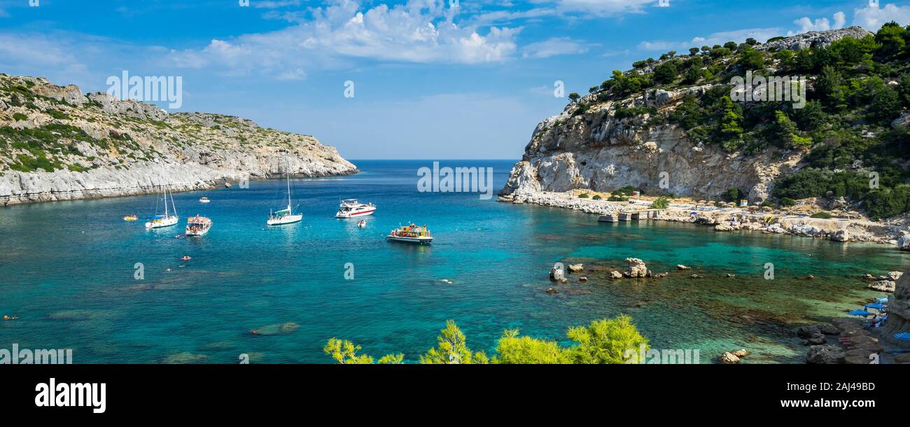 Bella giornata di sole a Anthony Quinn Bay nei pressi di Faliraki sull' isola di Rodi Rodi Grecia Europa Foto Stock