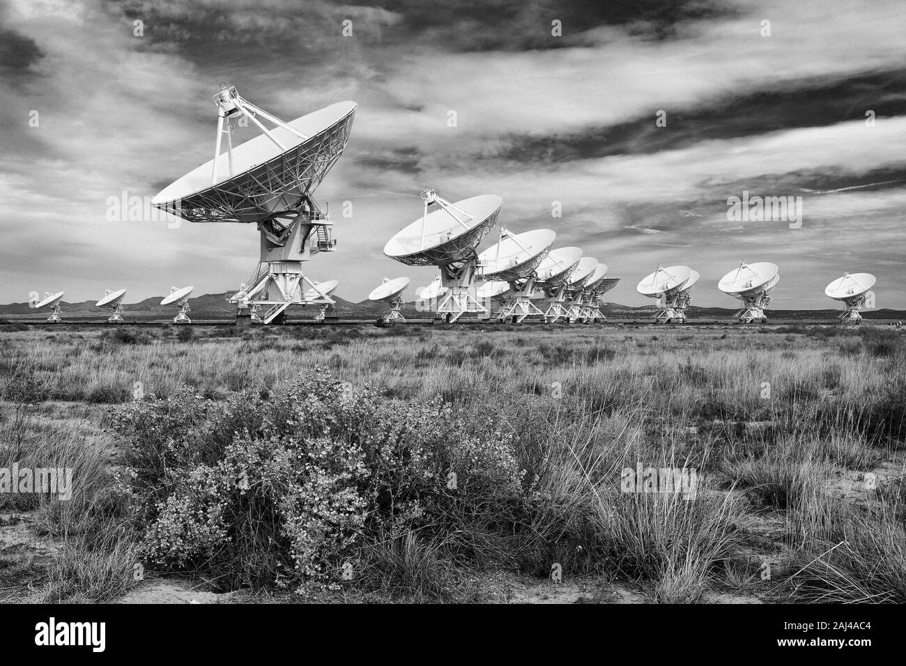 Molto grande schiera (VLA) radio telescope osservatorio sulle pianure di San Agustin deserto appena a nord di Magnalena, Nuovo Messico Foto Stock