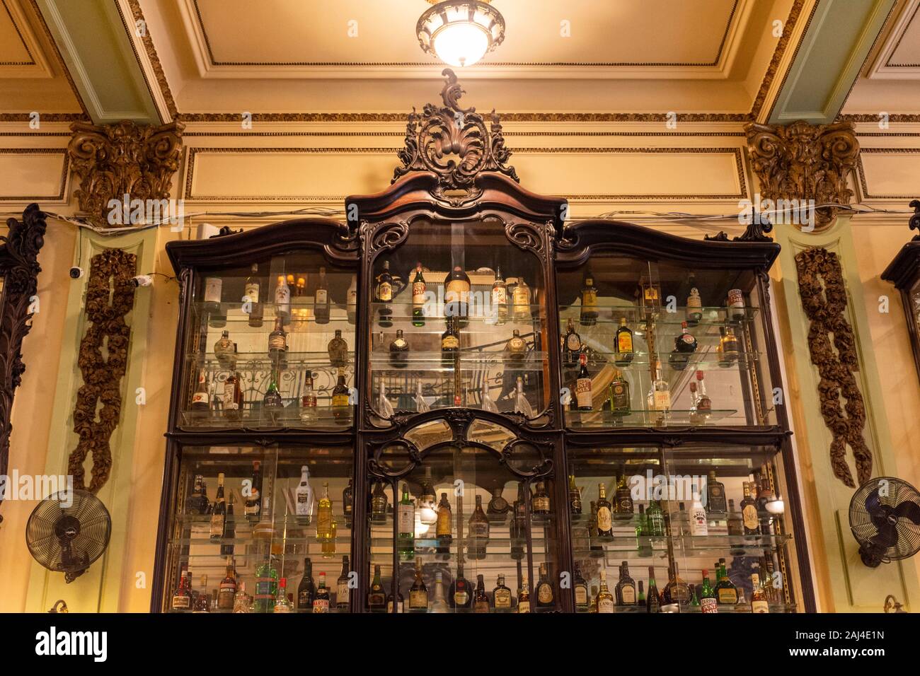 Art nouveau classica architettura interno dell edificio nel centro di Rio de Janeiro, Brasile Foto Stock