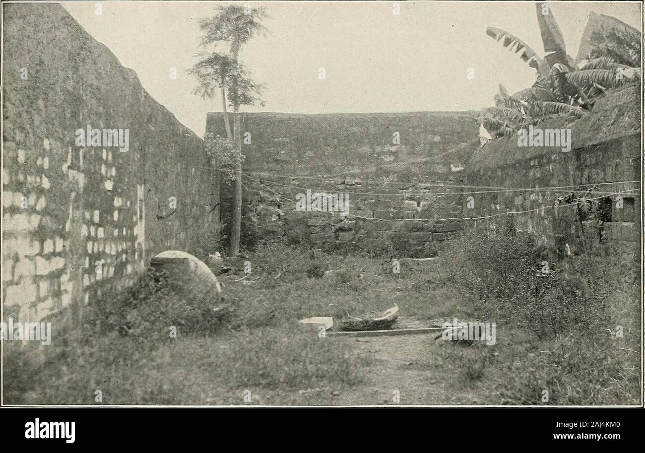 Combattimenti nelle Filippine; autentiche le fotografie originali . Un giorno di estate nelle Filippine.. Camera di esecuzione nel Wyoming caserma dove lo spagnolo shot i loro soldati condannati, che mostra la parete posteriore. fori di proiettile in Foto Stock