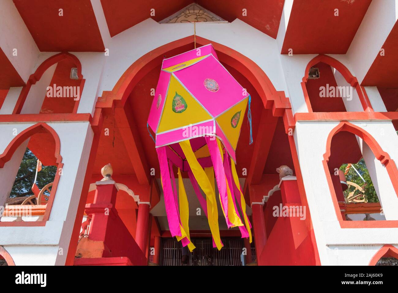 Lanterna a Maruti tempio indù Altinho trimestre Panjim Goa in India Foto Stock