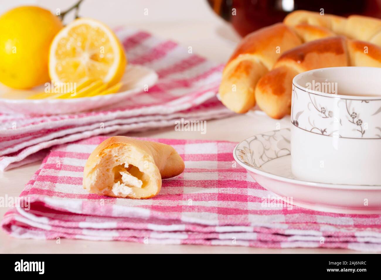 Fresh torte fatte in casa. Una deliziosa pasticceria. Foto Stock
