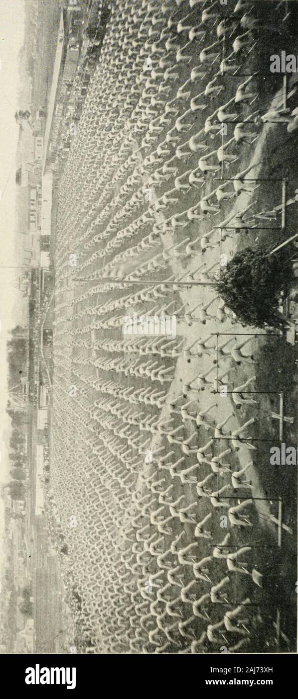 Gli Stati Uniti d'America; uno studio del commonwealth americano, le sue risorse naturali, persone, industrie, produce, commercio e del suo lavoro di letteratura, scienza, istruzione e auto-governo; . Lo smaltimento dei rifiuti.-salute delle occupazioni. 567 viene impiegato per la costruzione di edifici, maneggio, e con-creta passeggiate. A Chelsea, Londra, un distruttore di recente con-struction separa i materiali che possono essere utilizzati quali aspaper, stracci, lattine di lattina, ossa, bottiglie di vetro e ferro, mentre l'o-ganic rifiutare è convertito in fertilizzanti artificiali. Un mercato isfound per la maggior parte di th Foto Stock