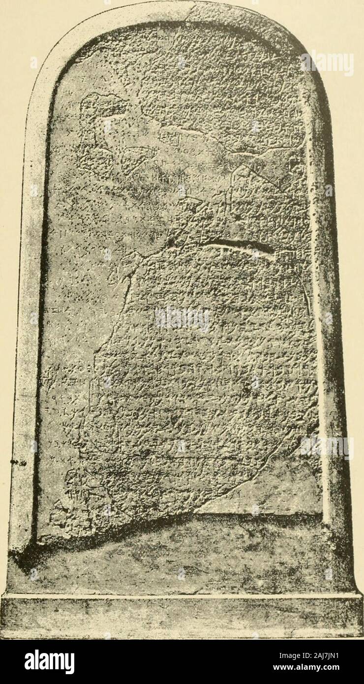 Trionfi e meraviglie del XIX secolo, il vero specchio di un epoca fenomenale, un volume di originali e divertenti e istruttivi e storici scritti descrittivi, mostrando le molte e meravigliose conquiste che permettono di distinguere un centinaio di anni di materiale, intellettuale, sociale e progresso morale .. . Il nero di OBEEISK 8HAL-MANESER II., RE OP ASSIRIA. b. c 860-824. (British Museum.). La pietra MOABTTE. Circa B. C. 850. (Parigi, Museo del Louvre qfth.) monumento dedicato al dio Kem6sh da Mesa re di Moab (2 Re :: : 4 ft.", per registrare hisvictory oltre l israelita- in cravatta stabilisce di Achab, Foto Stock