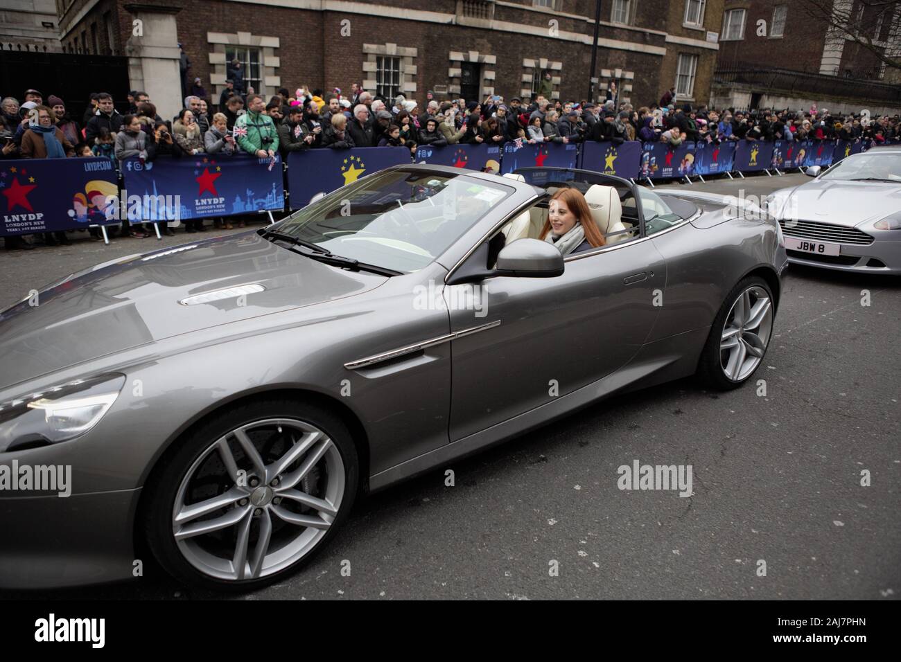 le vetture sportive partecipano alla sfilata di Capodanno 2020 di Londra Foto Stock