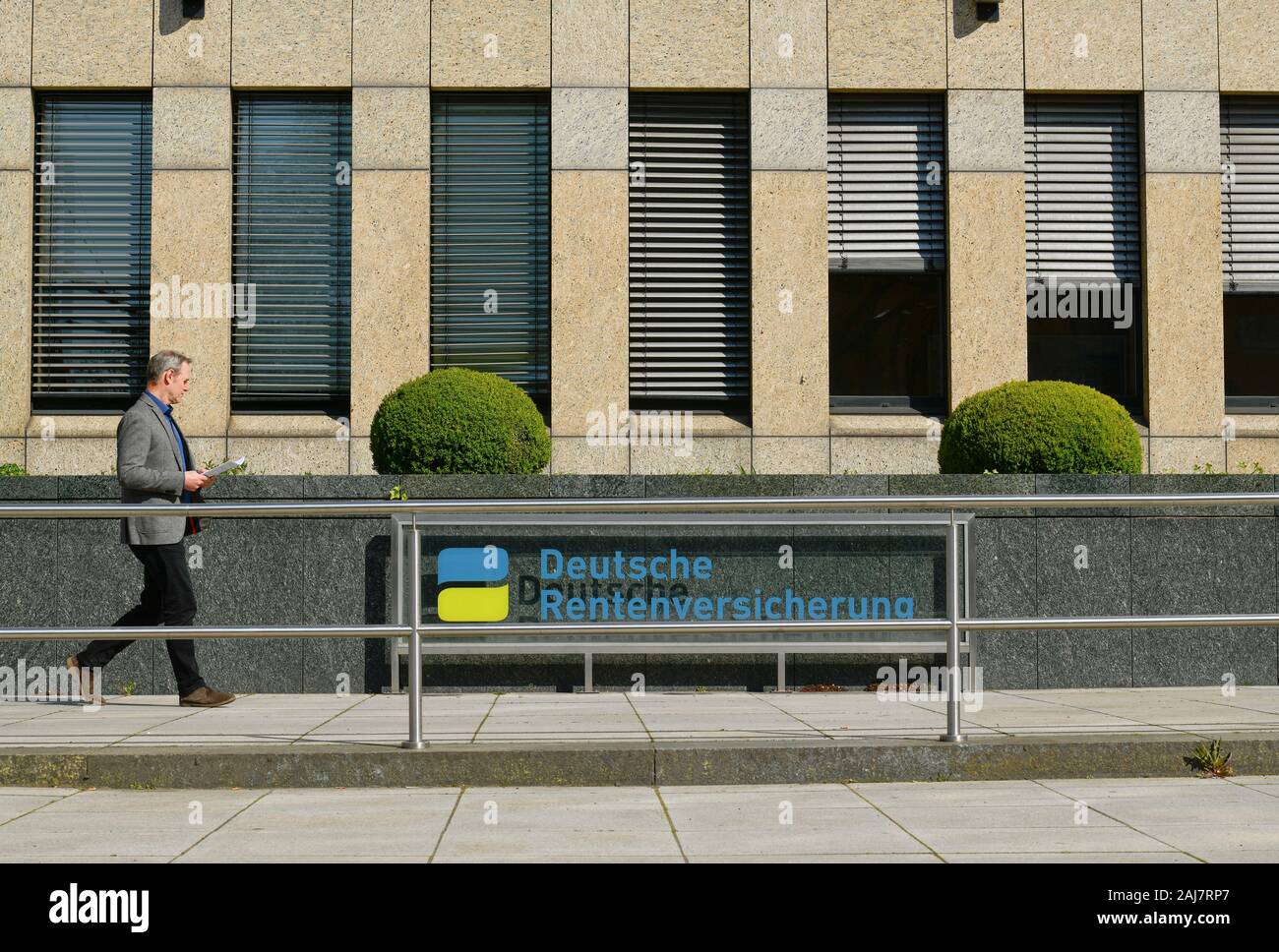 Deutsche Rentenversicherung, Knobelsdorffstraße, Westend, Charlottenburg di Berlino, Deutschland Foto Stock