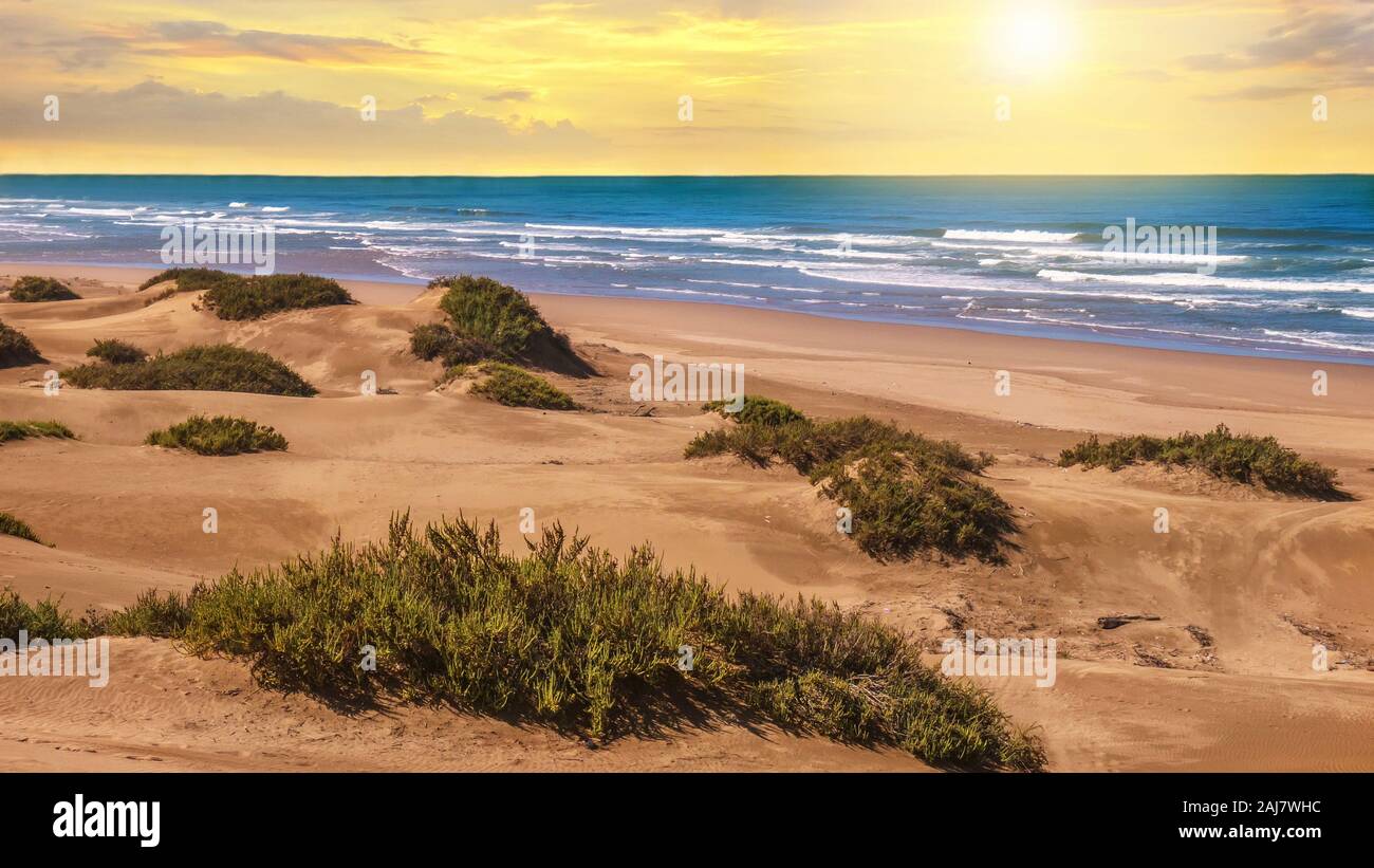 Un tramonto spettacolare a Agadir, Marocco. Foto Stock