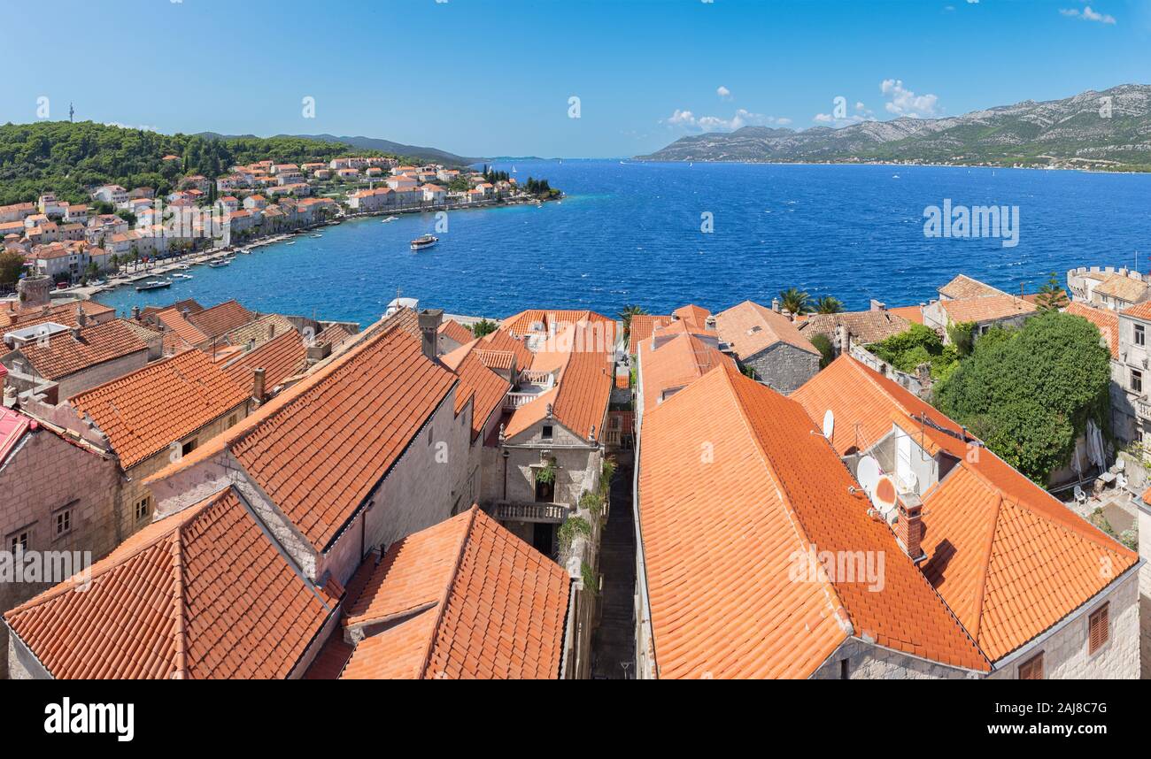 Croazia - La vecchia città di Korcula dalla torre della chiesa con la NATO Casa di Marco Polo nel mezzo. Foto Stock