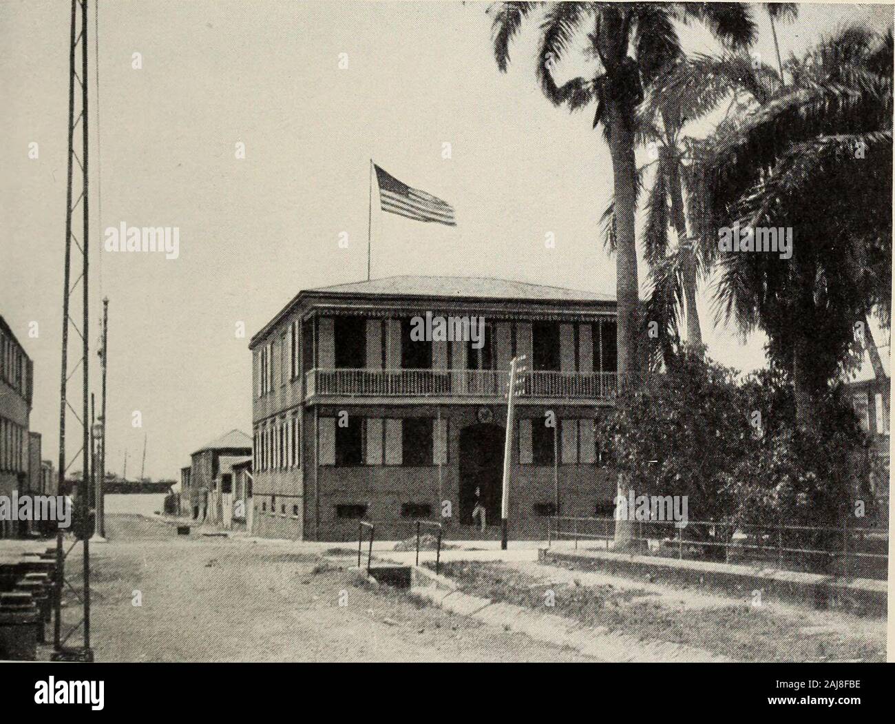 Isole Vergini degli Stati Uniti d'America; storico e descrittivo, commerciali e industriali di fatti, dati e risorse . Kings Street, Frederiksted, St. Croix Foto di A. Ovesen. Il consolato americano, San Tommaso Foto di Clare E. Taylor importazioni ed esportazioni 95 navi, barche, andvessels: Stati Uniti West Indies Totale Burro: Danimarca Stati Uniti West Indies totale carte da gioco:Stati Uniti amido: Stati Uniti West Indies paglia totale e paglia goodssuch come cappelli, bas-kets, ecc.: Gran Bretagna Stati Uniti West Indies Altri paesi TOTALE DI ZUCCHERO: Stati Uniti West Indies Tot Foto Stock