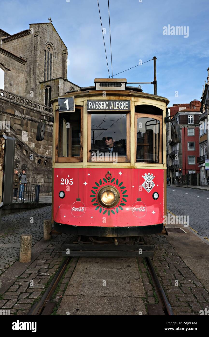 Vista frontale del tram d'epoca per Passejo Alegre Foto Stock